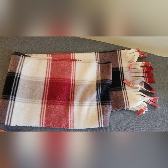 Polar fleece scarf handcut - Picture 4 of 6